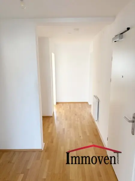 HOFSEITIG - Schöne 4-Zimmerdachgeschosswohnung mit Terrasse und Klimaanlage!