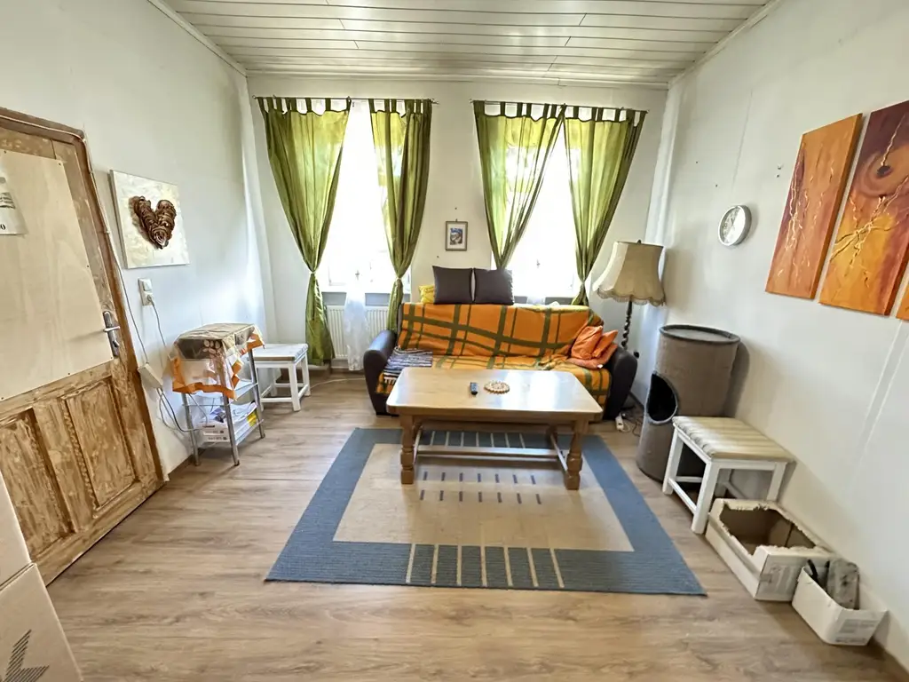 "Einfamilienhaus mit großem Grundstück in Schrattenberg"
