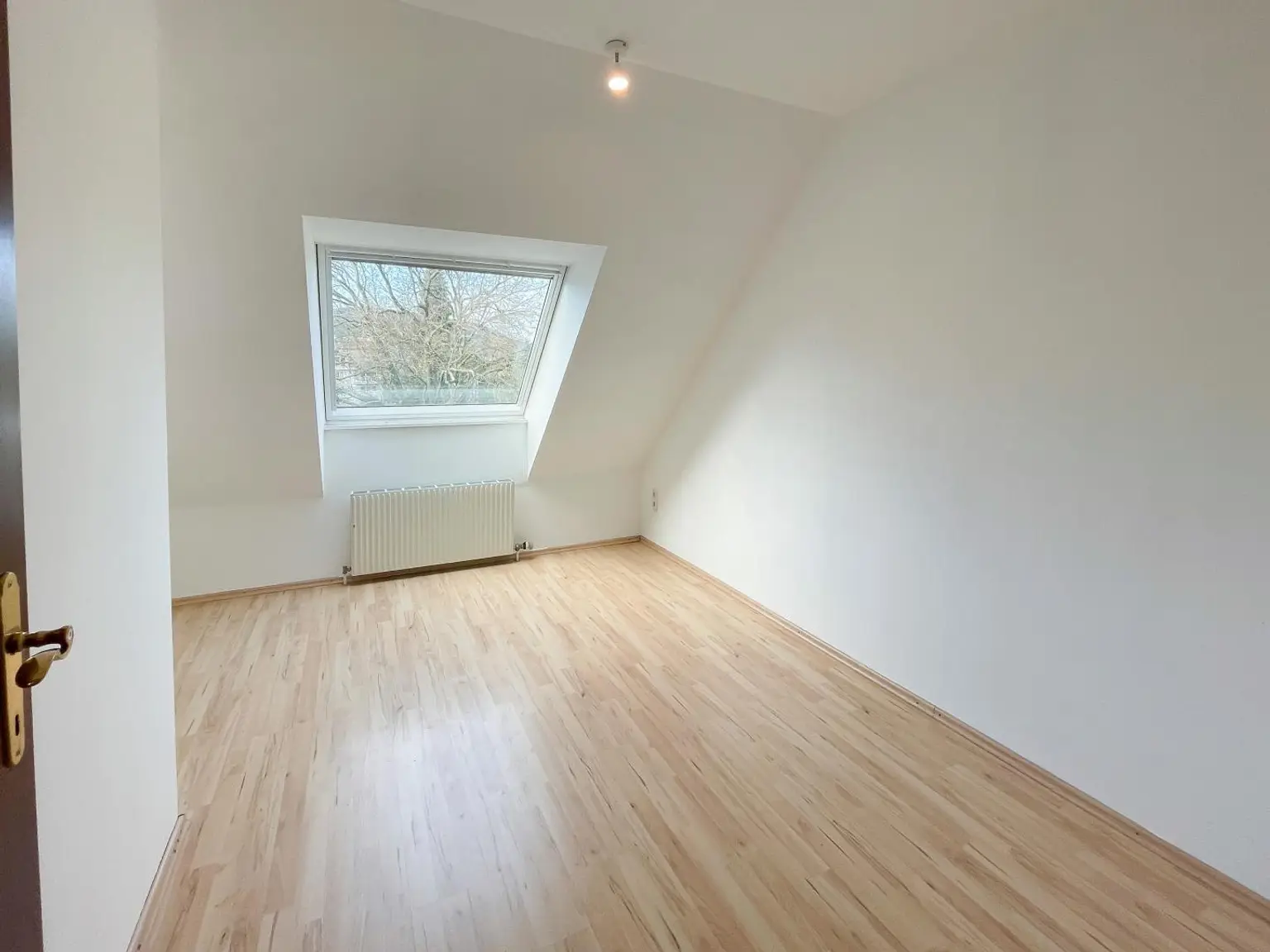 !!! Perfekt für Student(inn)en WG oder für Familien! DG-Maisonette zu mieten!