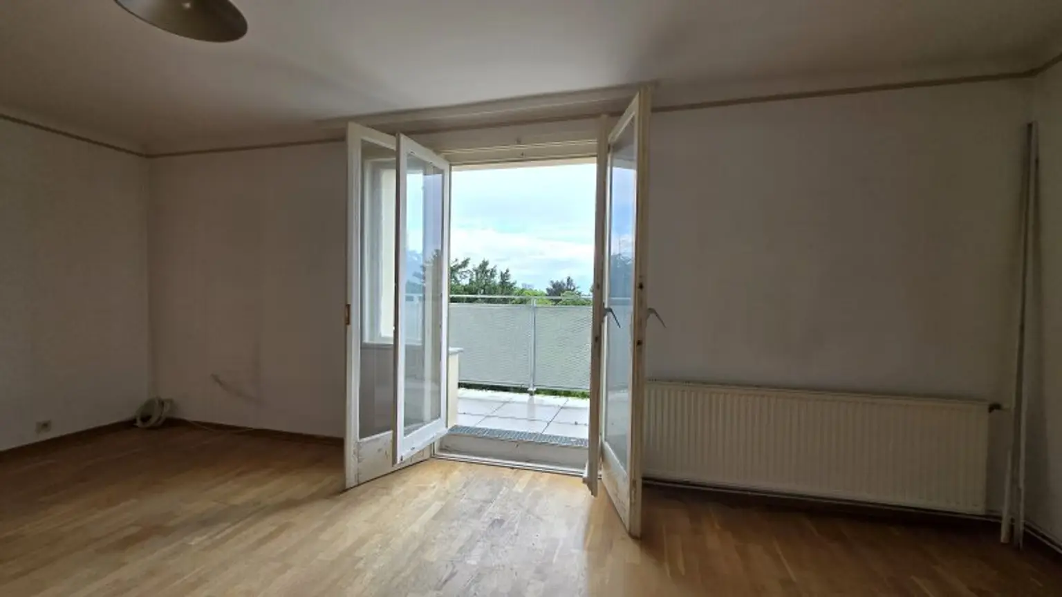 Traumhafter Grün-/Fernblick: 1-Zimmer-Wohnung mit Balkon - 4.Liftstock