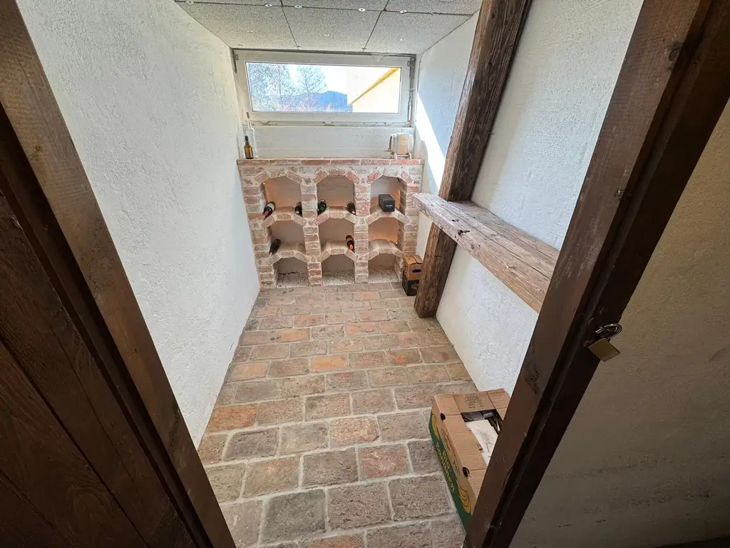 Moderne, luxuriöse  Wohlfühlwohnung mit Tiefgaragenplatz! Inklusive moderner Möblierung!