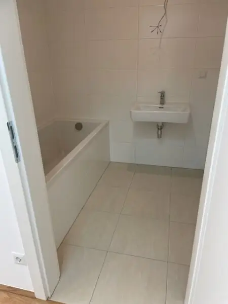 2-Zimmer-Dachterrassenwohnung Erstbezug inkl hochwertiger Küche, Außenfläche und Kellerabteil mit Blick ins Grüne - KLOSTERNEUBURG/ K126 T53