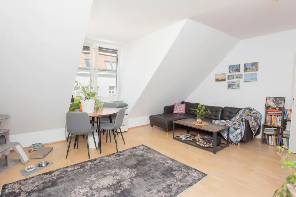 Dachgeschoß-Wohnung in U4- und Schönbrunn-Nähe