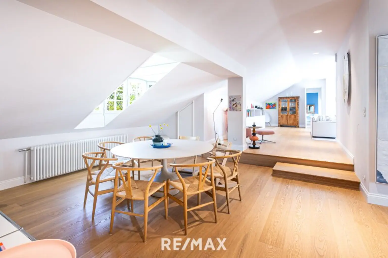 Alt-Hietzing - Luxuriöses Dachgeschoss mit Terrasse auf Wohnebene !