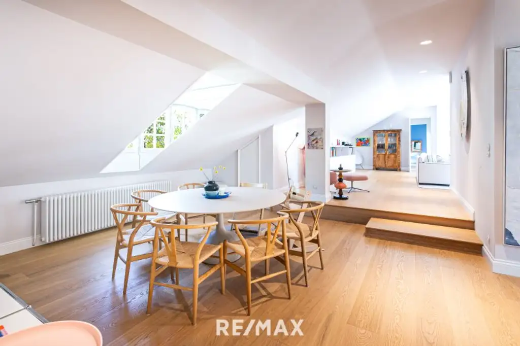 Alt-Hietzing - Luxuriöses Dachgeschoss mit Terrasse auf Wohnebene !