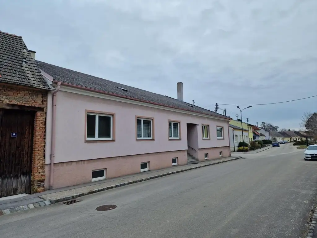 "Wohnhaus und Hallen"