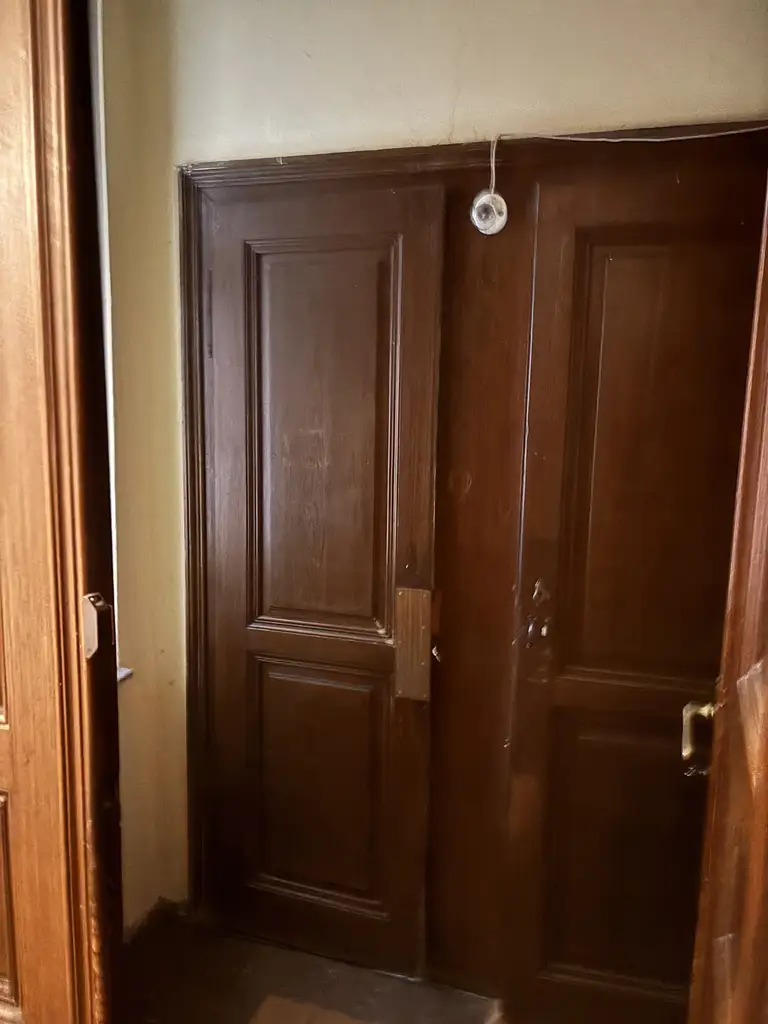 Sanierungsbedürftige 4 Zimmer Altbauwohnung mit viel Potential in zentraler Döblinger Lage - Billrothstrasse !