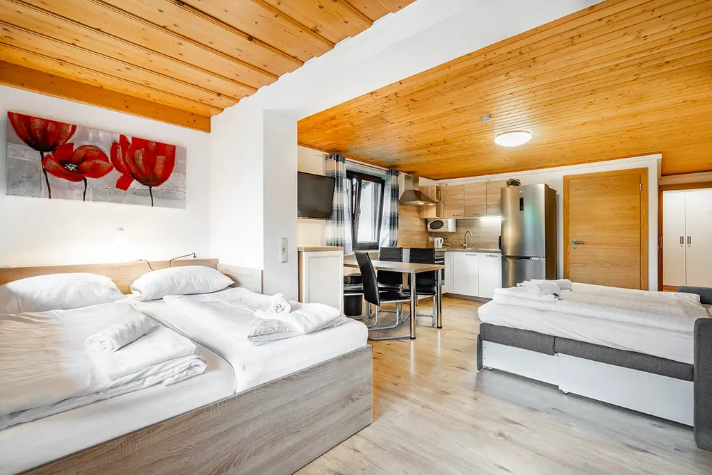 Ferienpension mit 51 Betten und zugehöriger Pizzaria in Kaprun