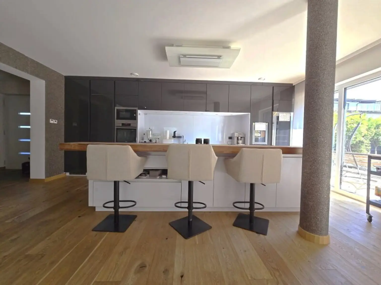 Traumhaft LUXURIÖS AUSGESSTATTETES SMART EFH in Leopoldsdorf: Wfl. 196m², 6 Zimmer, Balkon & Terrasse! + PHOTOVOLTAIK ANLAGE mit STROMSPEICHER + beheizter POOL  + GARAGE + GRILLPLATZ +