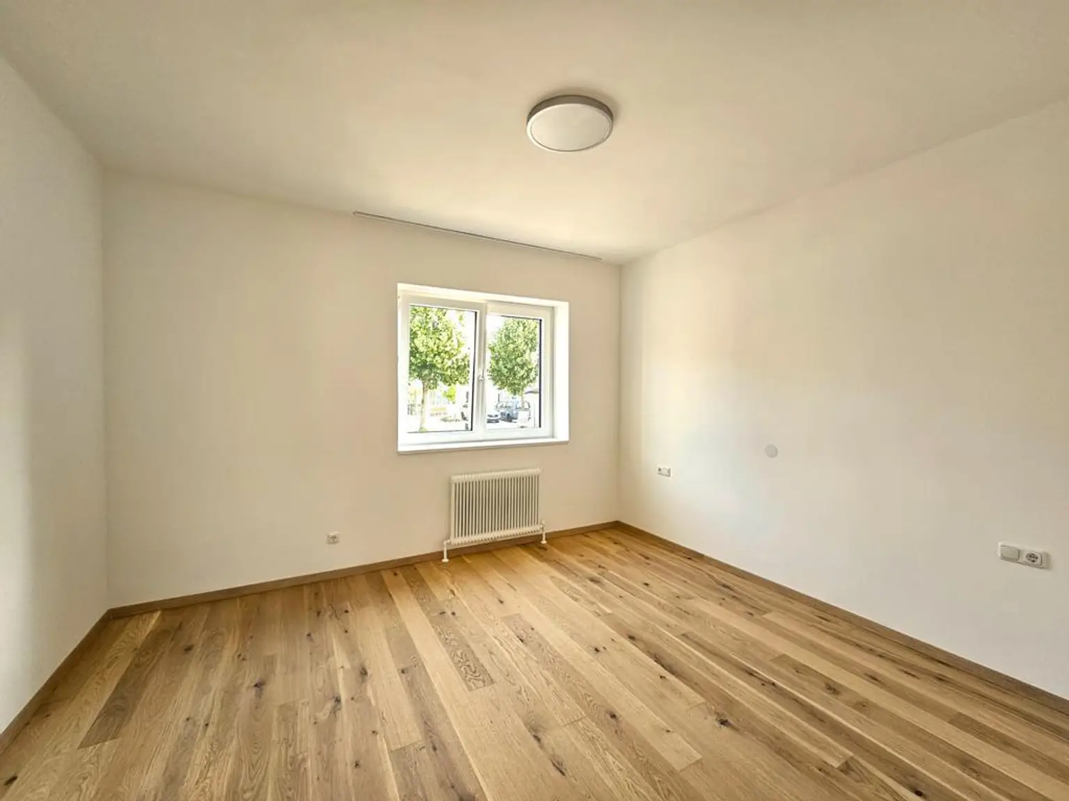 Top sanierte 3-Zimmer-Wohnung mit neuer Küche und Garage!