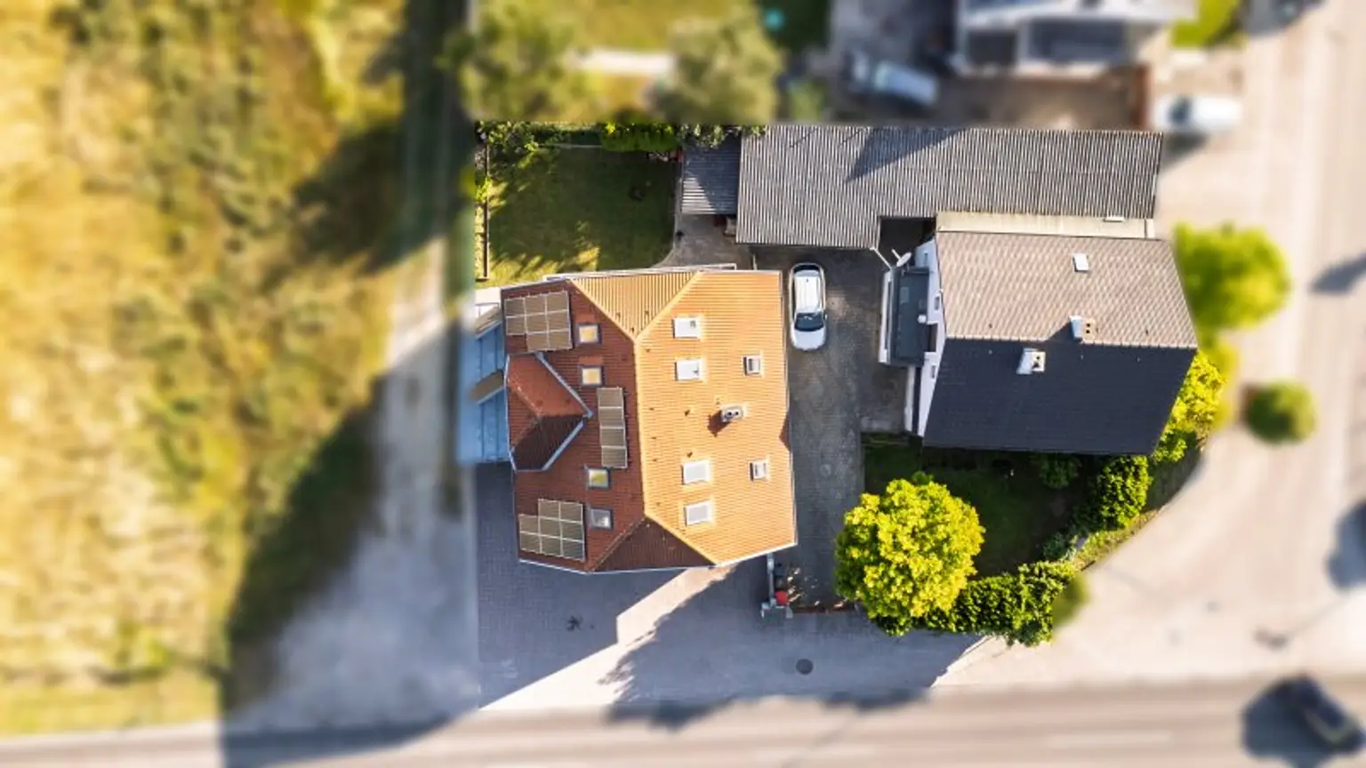 Kapitalanlage mit Potential – 2 Häuser auf Eckgrundstück mit rund 938 m² Grundstücksfläche!