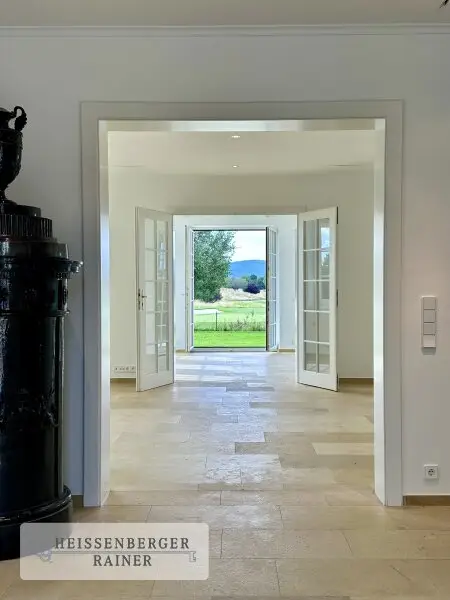 WOHNEN AM SEE /// REPRÄSENTATIV UND GROSSZÜGIG /// ELEGANTE SEEVILLA MIT ZWEI SEPARATEN EINHEITEN