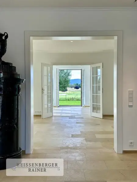 WOHNEN AM SEE /// REPRÄSENTATIV UND GROSSZÜGIG /// ELEGANTE SEEVILLA MIT ZWEI SEPARATEN EINHEITEN