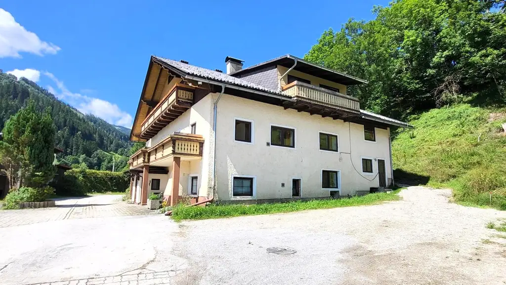 PROVISIONSFREI!!! Große Wohneinheit in einem historischen Bauernhaus!