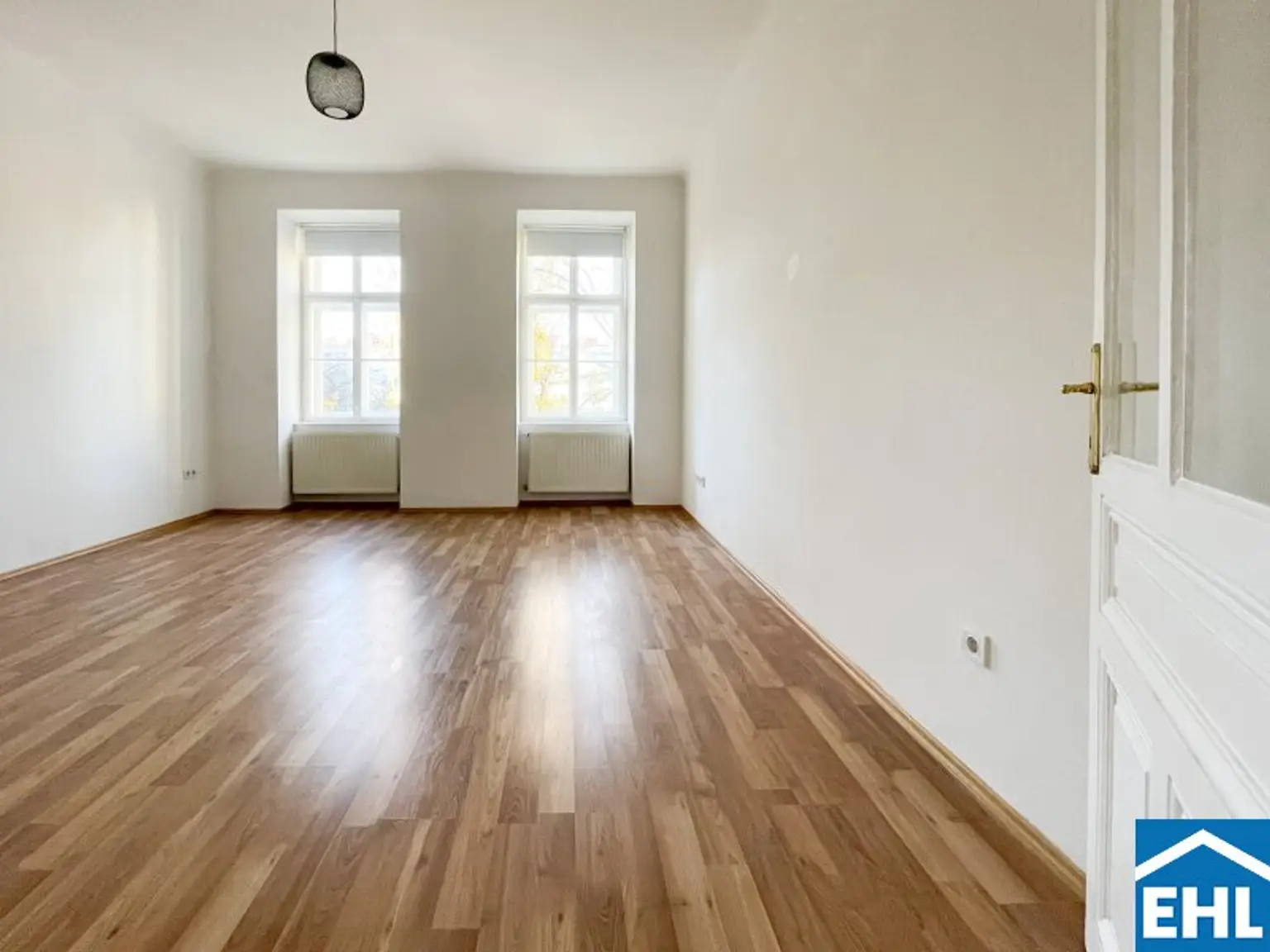In U-Bahn-Nähe: Singlewohnung in wunderschönem Altbau