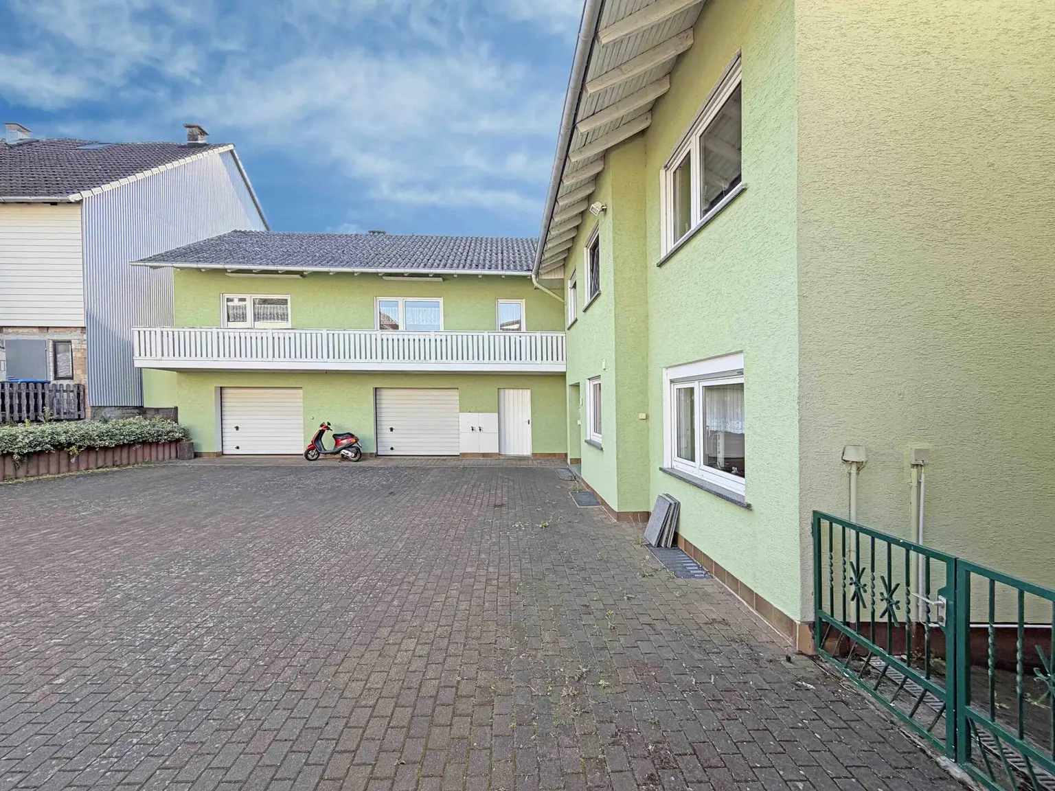 Hausansicht_Straße