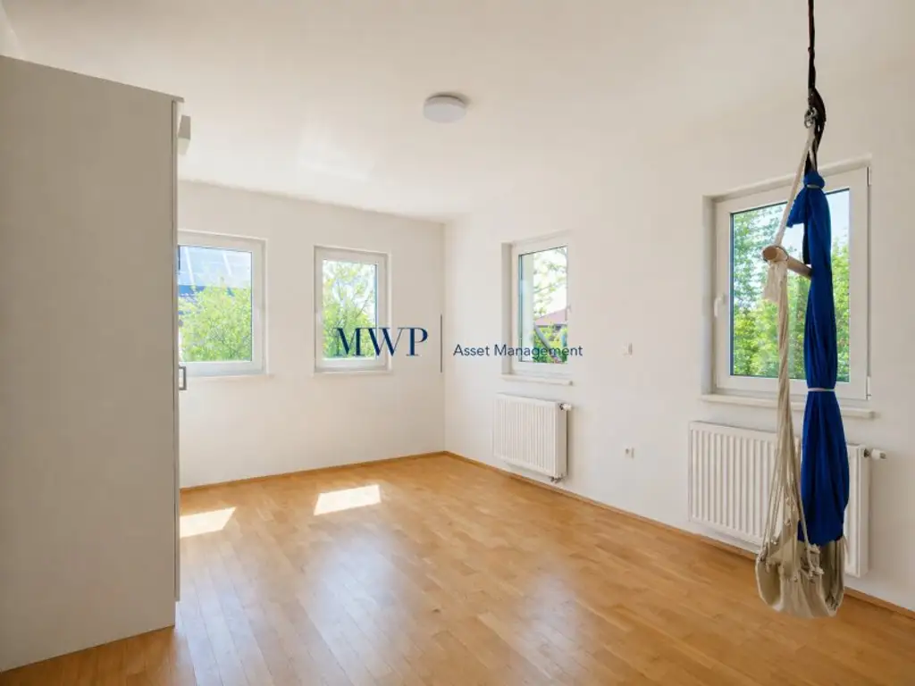 Freistehendes Einfamilienhaus mit 6-Zimmern plus Keller in Esslinger Ruhelage – diskret gelegen auf Eigengrund