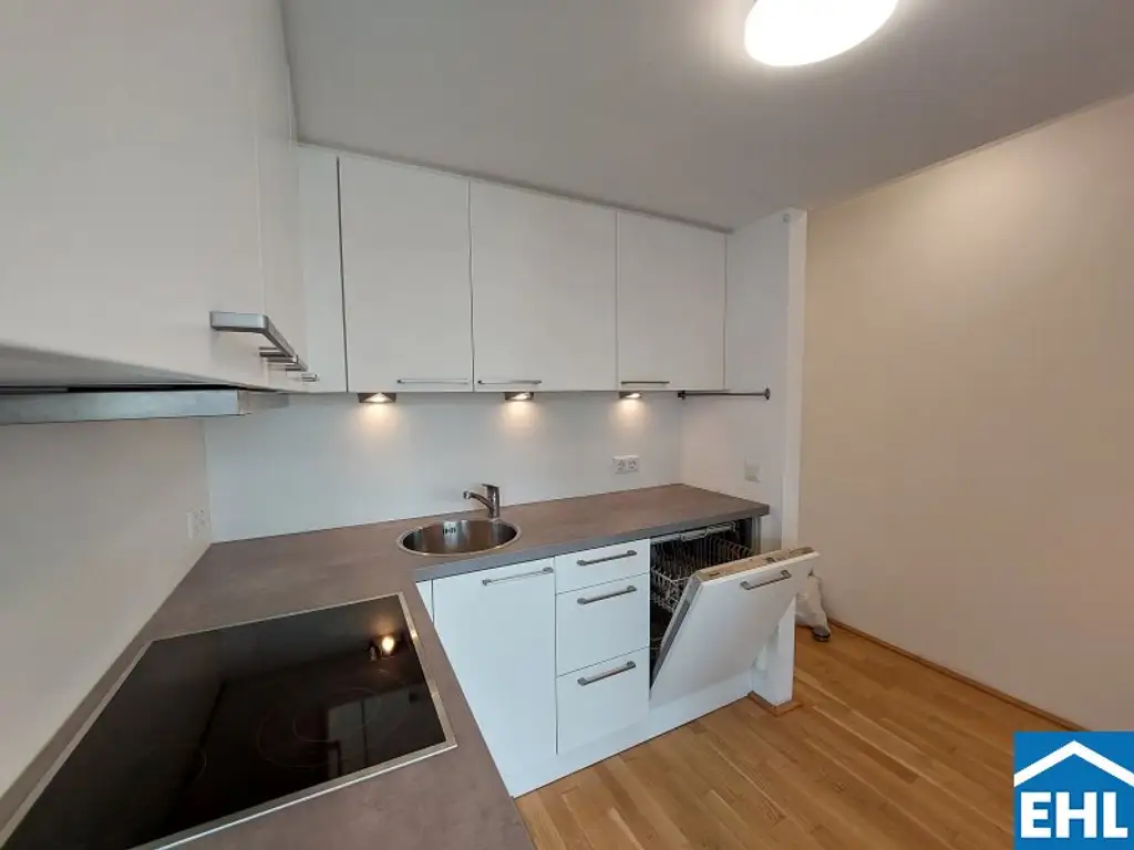 Traumhafte 2-Zimmer-Dachgeschosswohnung in direkter U-Bahn-Nähe