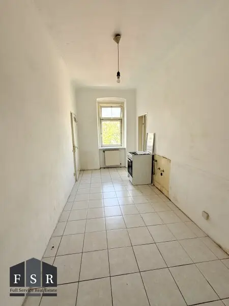 Lichtdurchflutete 4,5 Zimmer Wohnung - SANIERUNGSBEDÜRFTIG & BALKONANBAU möglich