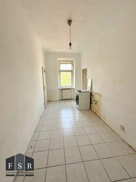 Lichtdurchflutete 4,5 Zimmer Wohnung - SANIERUNGSBEDÜRFTIG & BALKONANBAU möglich