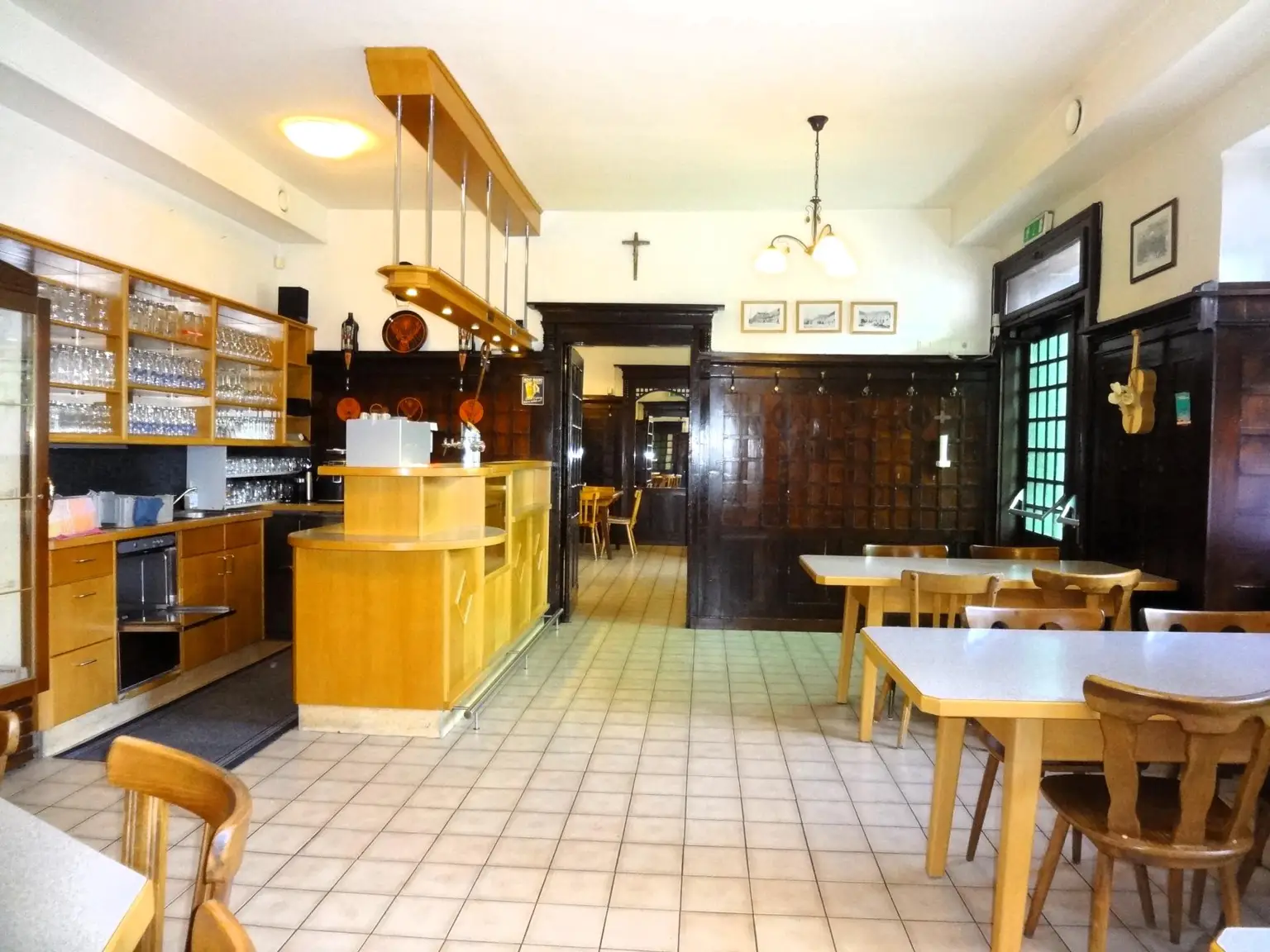 KLEINES GEMÜTLICHES GASTHAUS, HEURIGENSTÜBERL MIT HISTORISCHEM FLAIR!