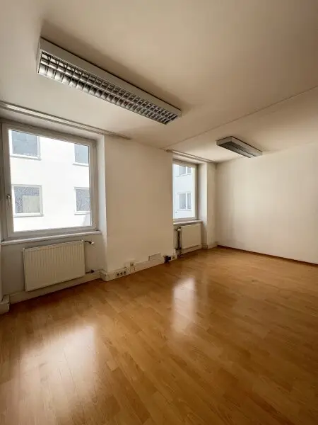 Repräsentative Büro mit Stellplatz- oder Praxisfläche in 1040 Wien