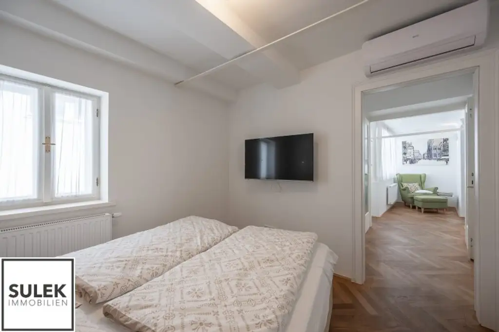 voll möblierte 2 Zimmer DG-Wohnung in Bestlage // Nähe Graben - Stephansdom