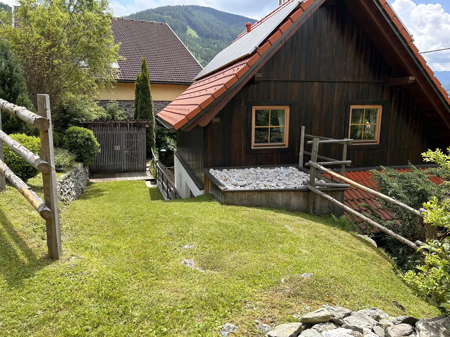 CHALET FÜR 7 – 8 PERSONEN IN KÄRNTEN MIT UNVERBUNDENER AUSSICHT In der Nähe der Ski- und Wandergebiete Bad Kleinkirchheim & Turracher Höhe!