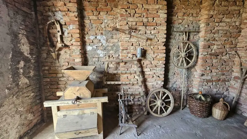 ** Geschmackvolles Zweifamilienwohnhaus - ca. 19ha LW-Fläche mit Wald ** unvergleichbarer Panoramablick auf Schloss Kapfenstein und das steirische Hügelland **