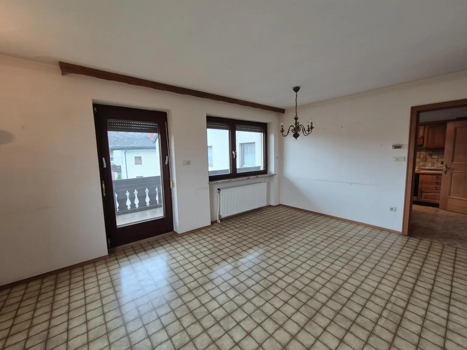 Mehrfamilienhaus mit Geschäftslokal