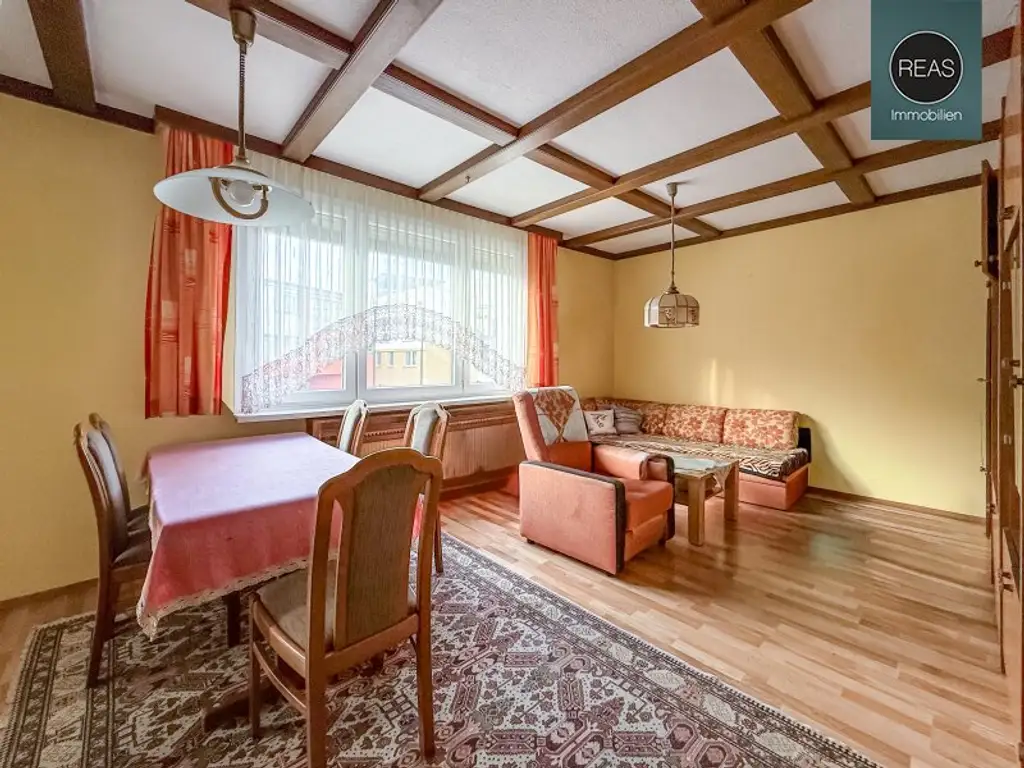 Gepflegte Wohnung mit Loggia in St. Valentin! Zentrumslage!
