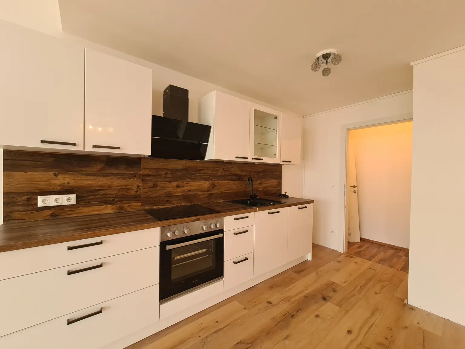 Top Maisonettenwohnung mit Dachterrasse, Garten und Carport!