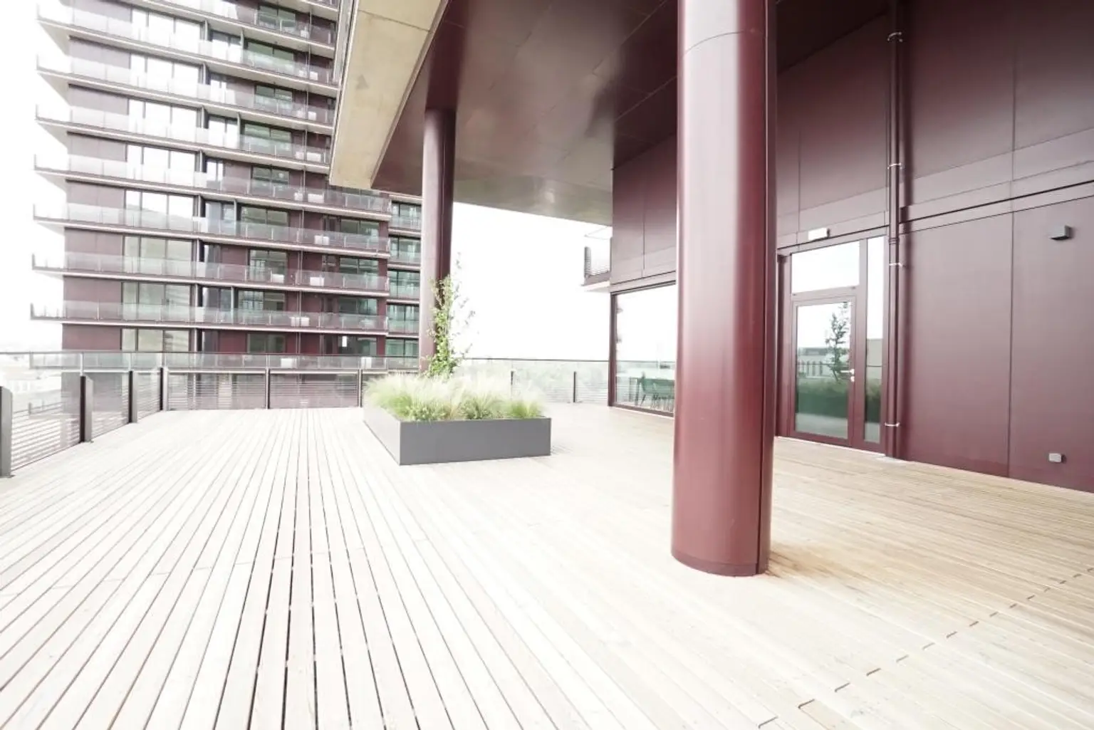 2 Zimmer + Balkon im TRIIIPLE! VIDEOBESICHTIGUNG!