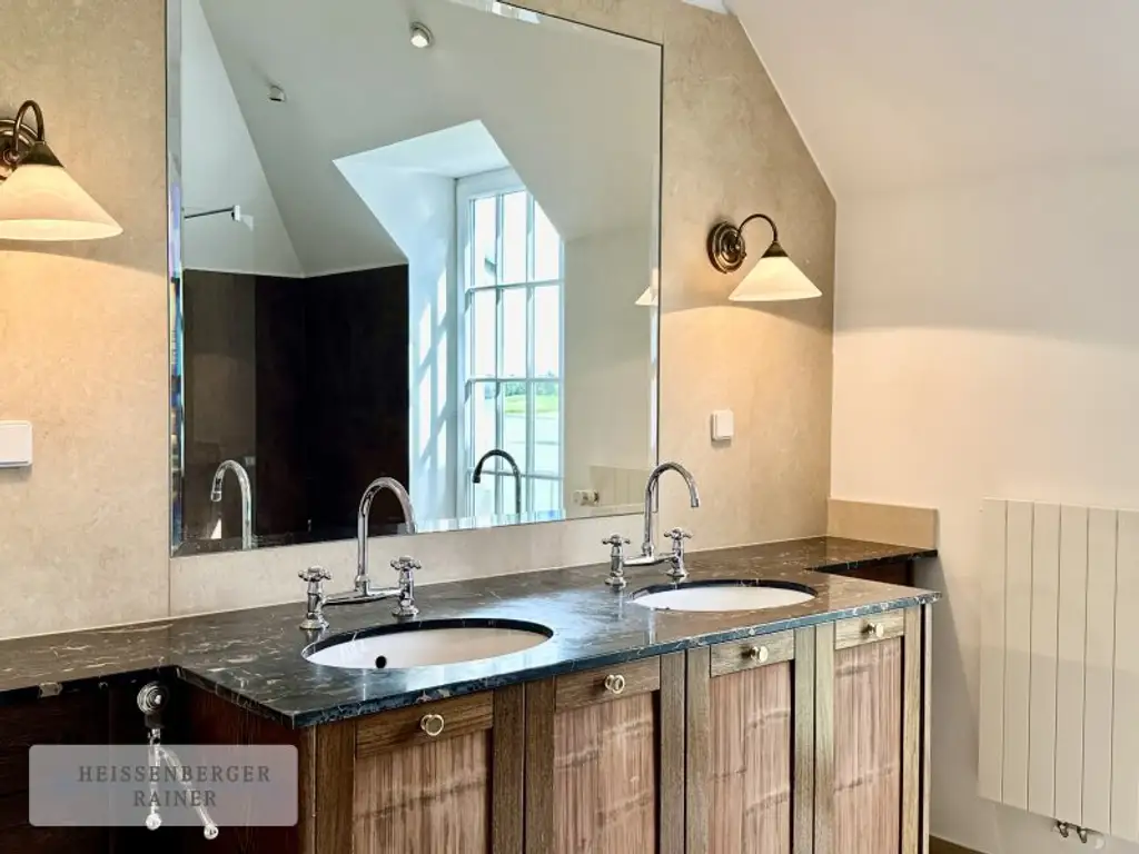 WOHNEN AM SEE /// REPRÄSENTATIV UND GROSSZÜGIG /// ELEGANTE SEEVILLA MIT ZWEI SEPARATEN EINHEITEN