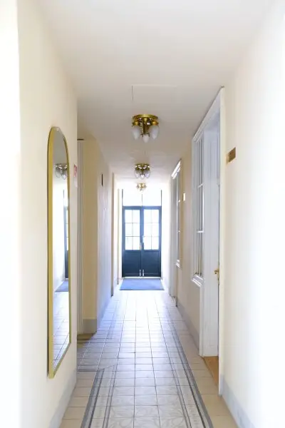 Wunderschöne und generalsanierte 2- Zimmer Altbauwohnung in Top Lage!!!