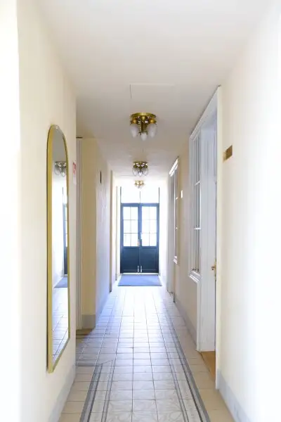 Wunderschöne und generalsanierte 2- Zimmer Altbauwohnung in Top Lage!!!