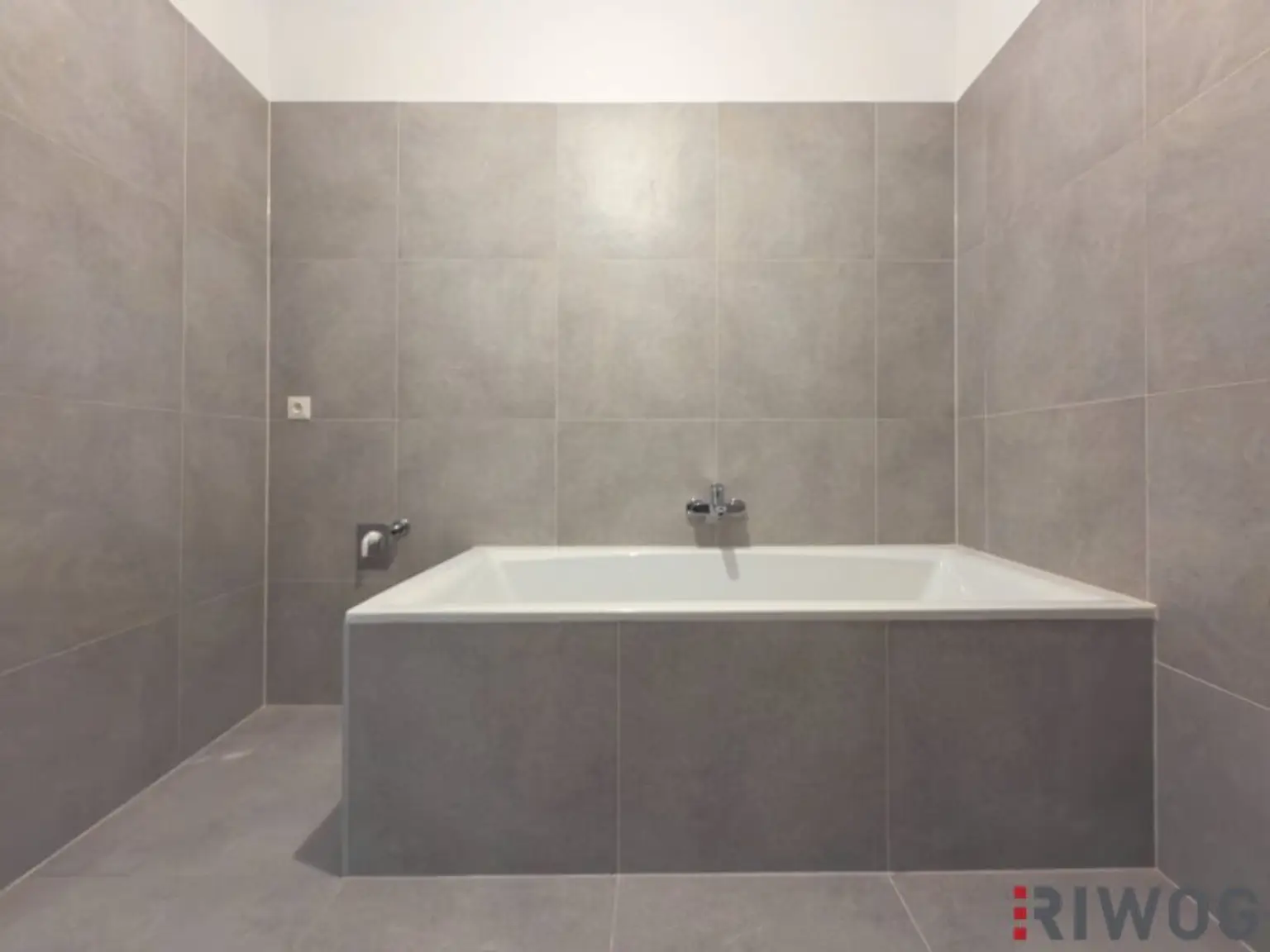 HERBSTAKTION - NEUE PREISE | 2-Zimmer Altbauwohnung mit geräumiger Wohnküche | Fernwärme