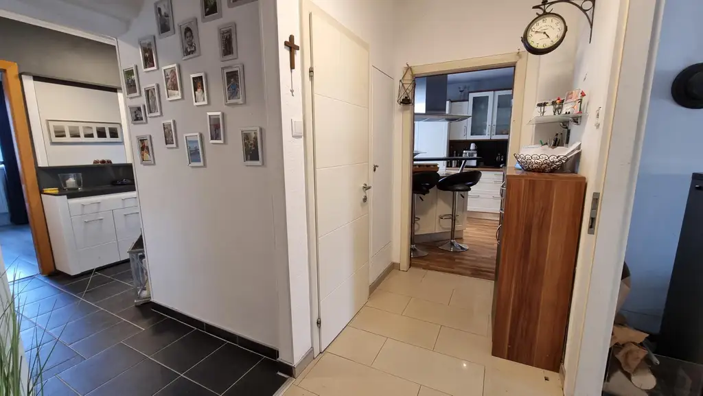 Einfamilienhaus mit Pool und großem Garten in verkehrsgünstiger Lage