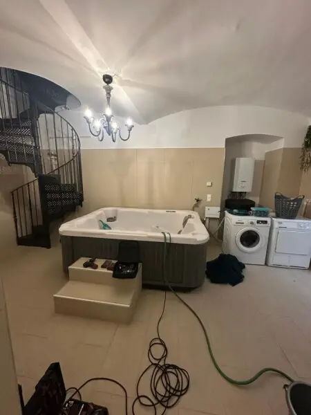 UG Jacuzzi