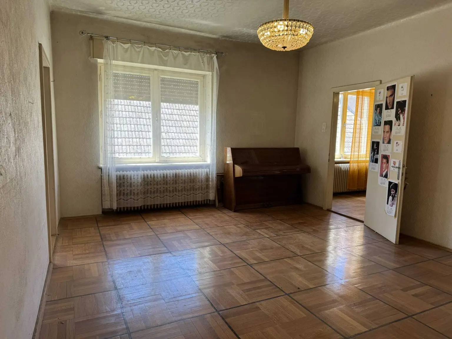 Zweifamilienhaus / Gewerbeobjekt  mit Nebengebäude zu verkaufen!