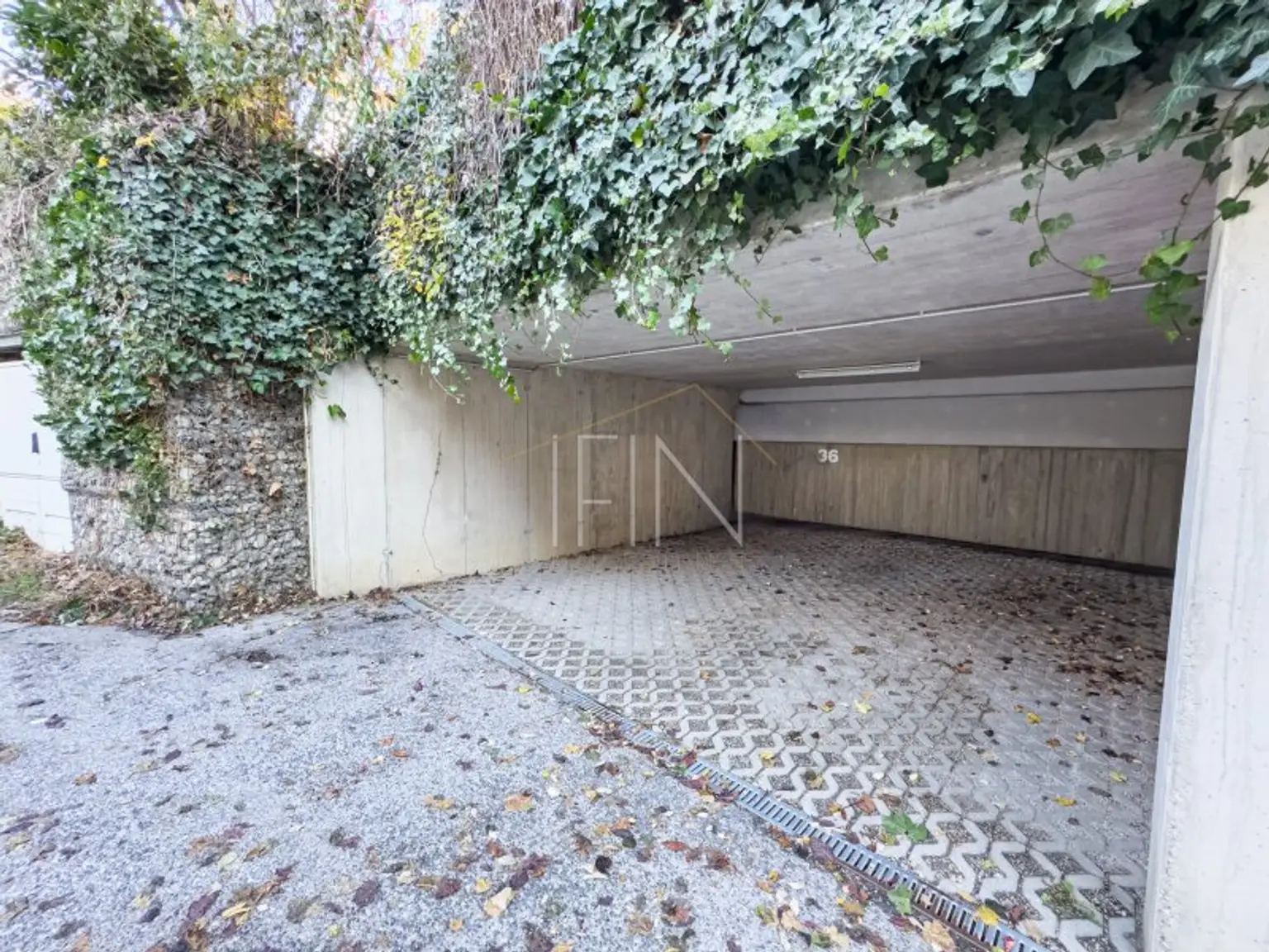 Gießhübl. Ruhe. Architektur.  Reihenhaus mit Garten