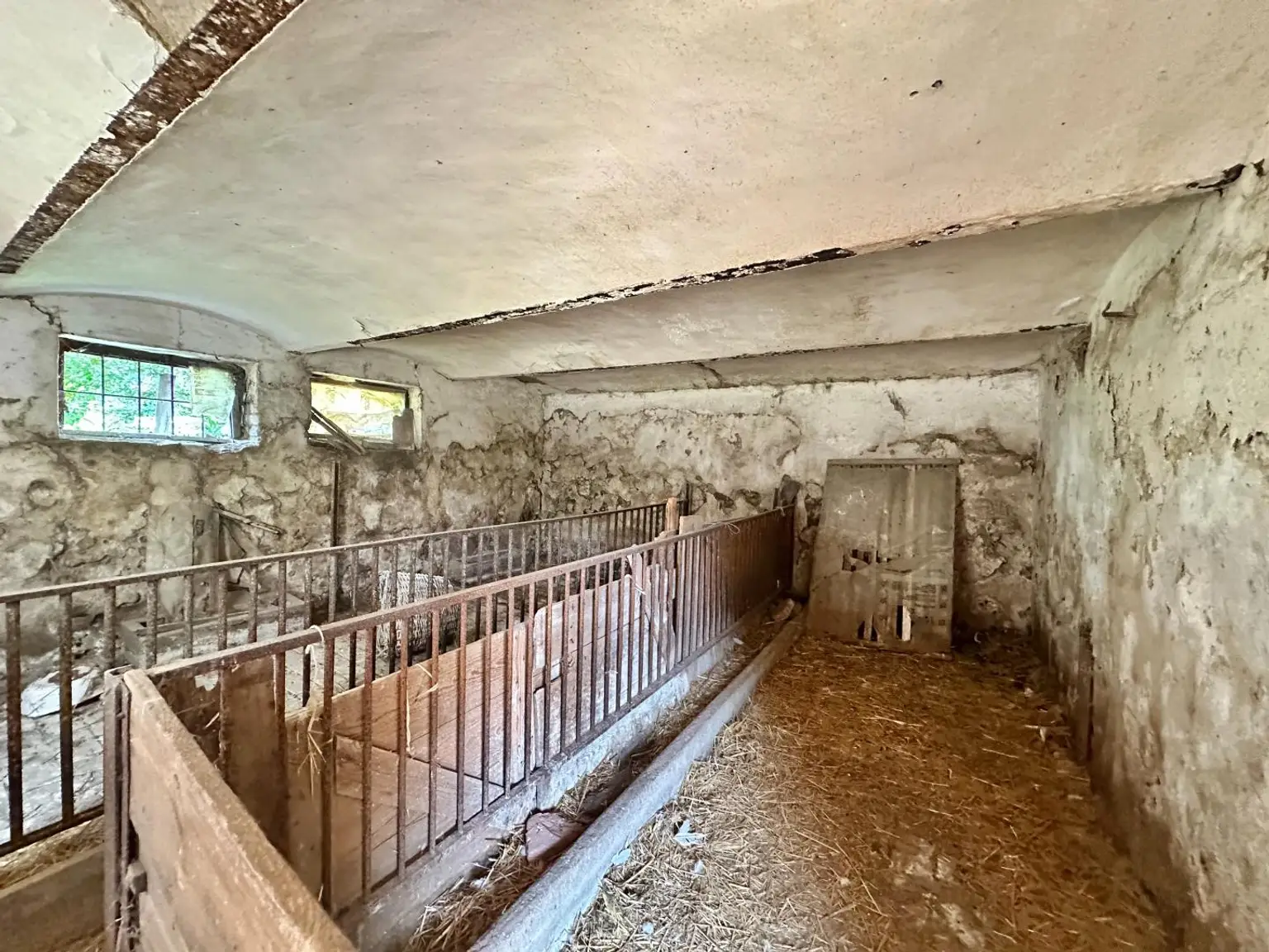 Sanierungsbedürftiger Bauernhof mit großem Grundstück, Stallungen und Stadl – ländlicher Charme mit viel Potential!