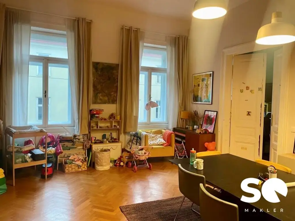 #SQ - ALTBAUCHARME IN TOPLAGE - 5-ZIMMER MIT BALKON NÄHE RATHAUS!