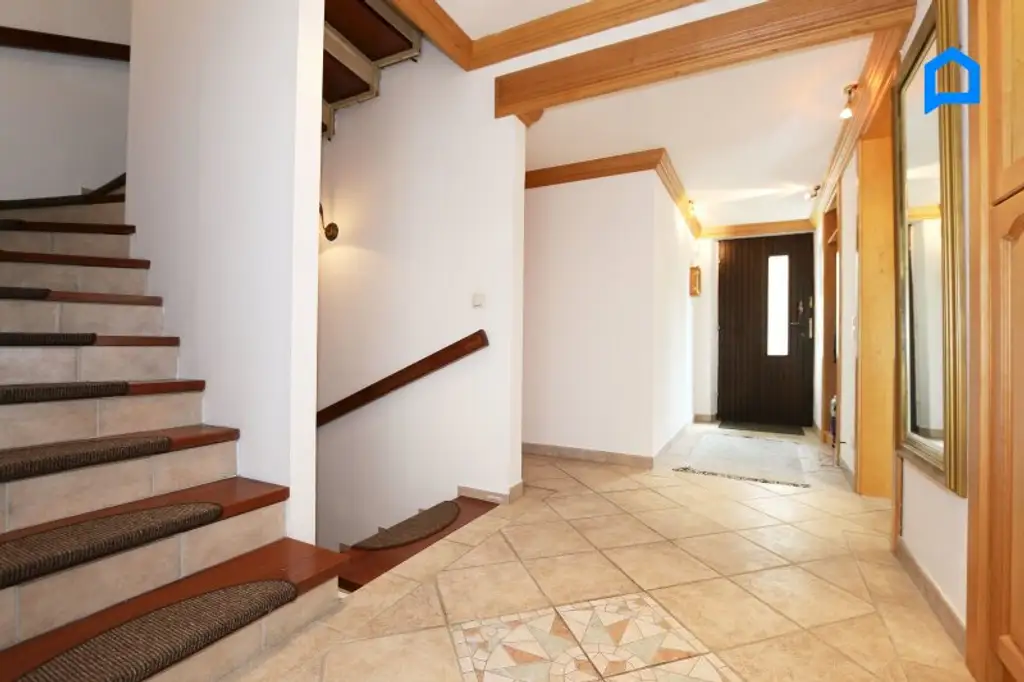 Sehr gepflegtes großzügiges Eckreihenhaus , Garten, Pergola, Terrasse, 4,5 Zimmer, plus Kellerräume, Garage