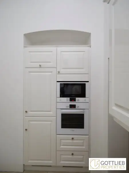 Bestlage Hamerlingplatz! 6-Zimmer-Stilaltbau-Apartment mit herrlicher West-Loggia und optionalem Tiefgaragenplatz in Grünruhelage