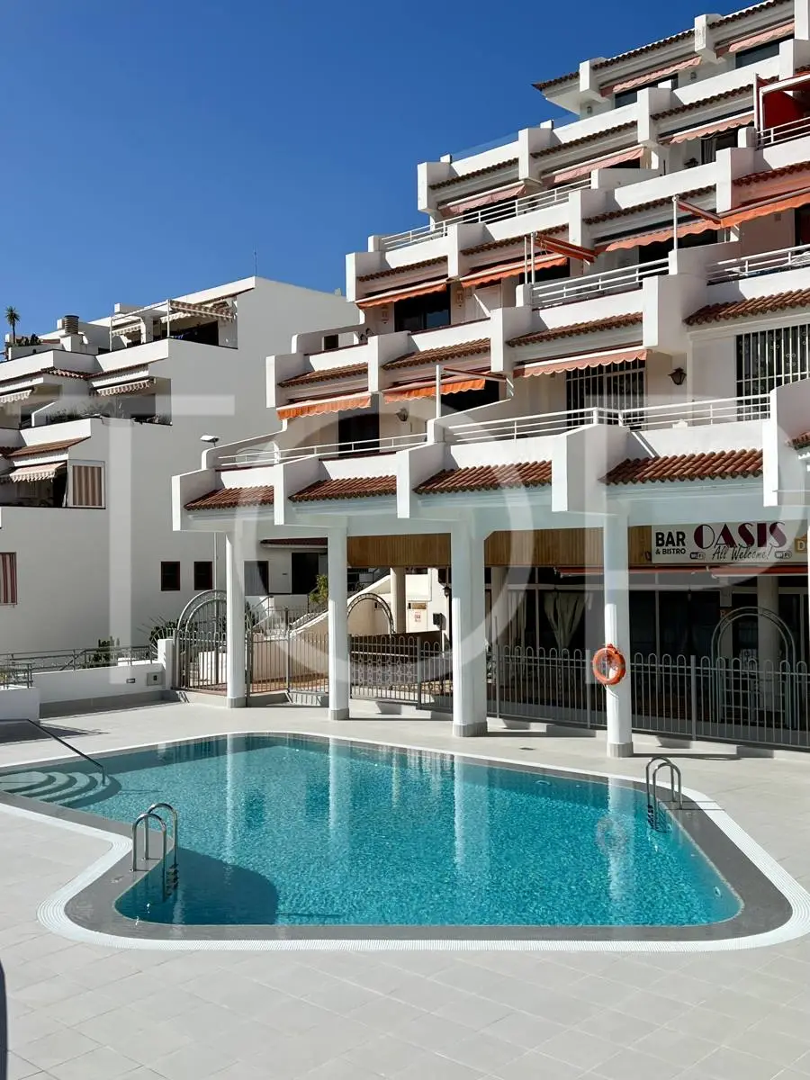 Centrally located apartment with sea views in Los Cristianos