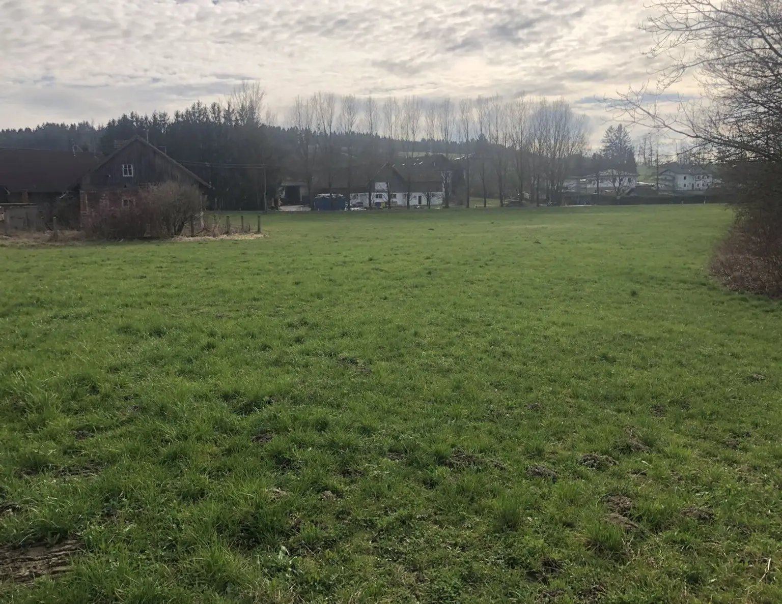 Grundstück mit Widmung "MB" (eingeschränktes gemischtes Baugebiet) in Raab
