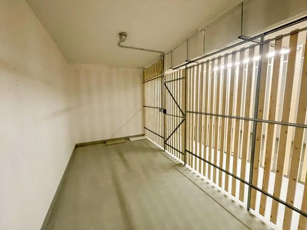 Exklusiv und komplett möblierte 3-Zimmer-Terrassenwohnung für gehob. Ansprüche // Excl. and fully furnished 3-room terr. apt for discerning tastes //