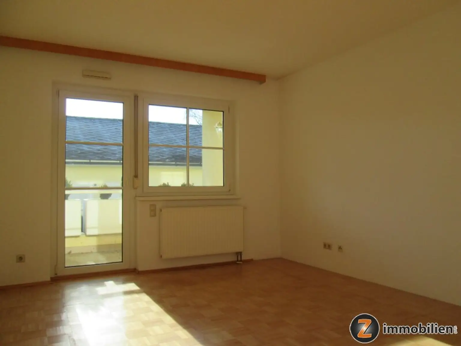 Jennersdorf: Erdgeschoßwohnung, sonnig mit Balkon