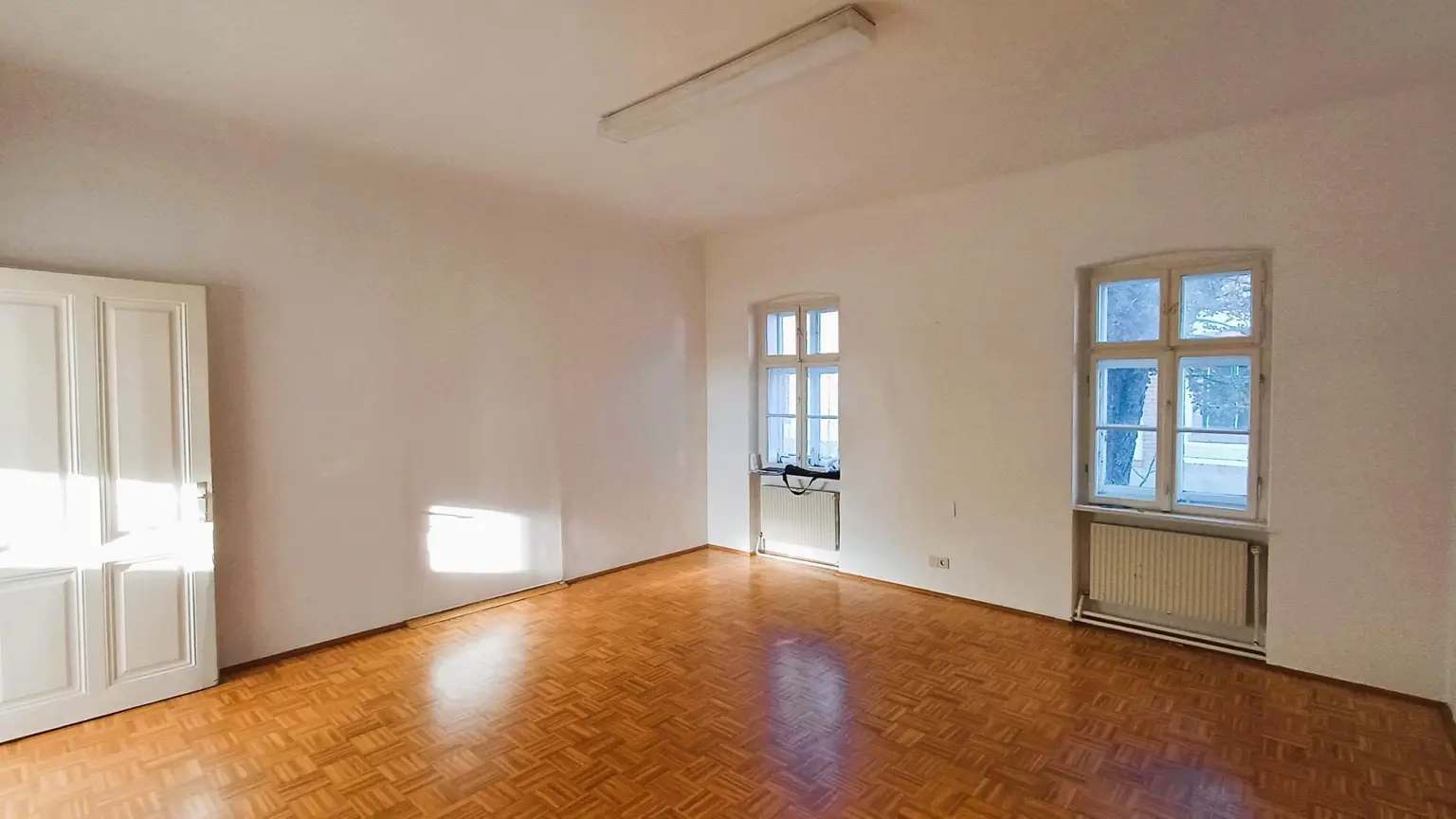 3 Bürohäuser, 38 Parkplätze in Toplage, hochfrequentiert, beste Infrastruktur